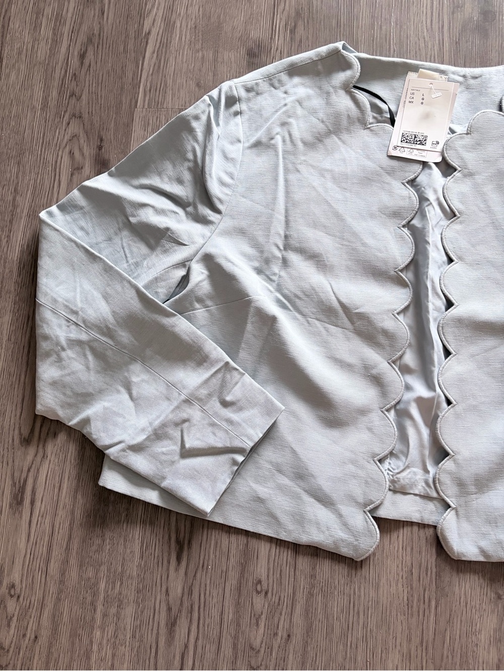 Scallop-Edge Light Blue Jacket - Picture 5 of 6